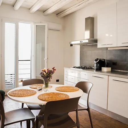 Four Casa de hóspedes 4*